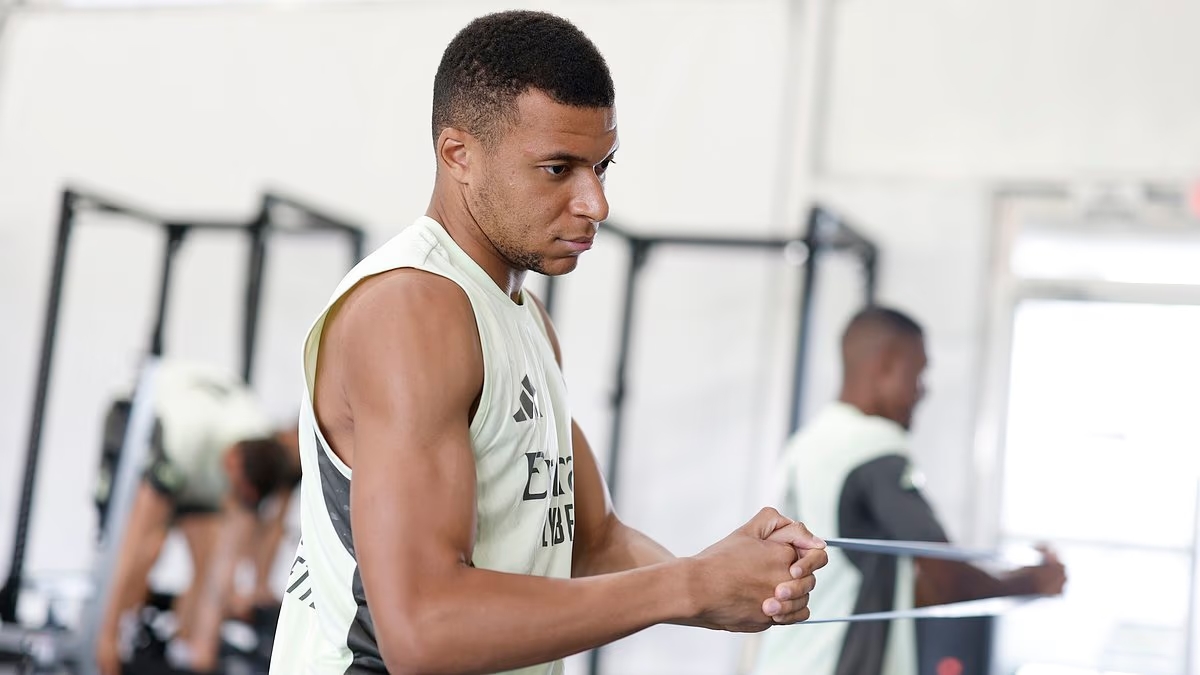 Mbappe và Dembele: Cuộc đua Quả bóng vàng 2025 đầy kịch tính
