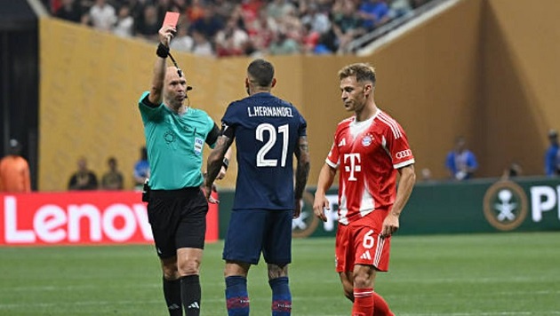 PSG đại thắng Bayern Munich trong trận cầu kịch tính, đầy tranh cãi